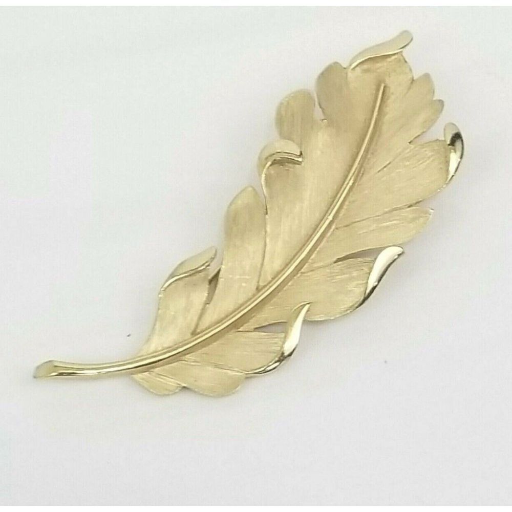 Signed Trifari Large Matte Gold Leaf Brooch Pin 50's Designer Textured Swirling‎